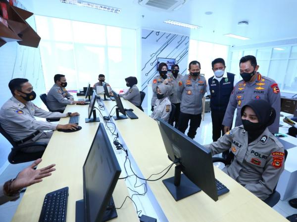 IMG 20220401 WA0019 Kapolri Jenderal Pol Listyo Sigit Prabowo meninjau gedung utama presisi Polda Sumsel di Palembang, Jumat (1/4/2022). (Foto: Ist)