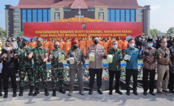 Puluhan kg sabu hasil operasi Cipta Kondisi dimusnahkan Polda Riau jelang Ramadan 2022, Jumat (1/4/2022). (Foto: Dok.Polda Riau)