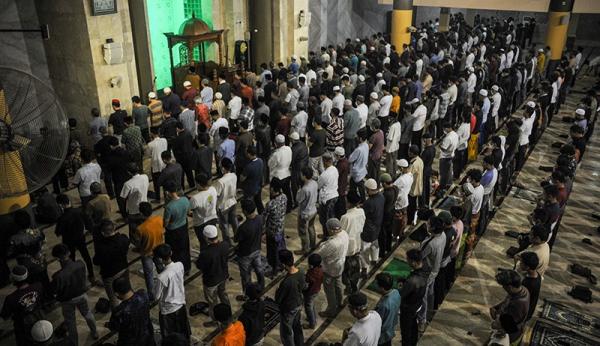 Bacaan Bilal Shalat Tarawih 8 Rakaat 3 Witir Lengkap dengan Jawaban Jemaah, Arab dan Artinya