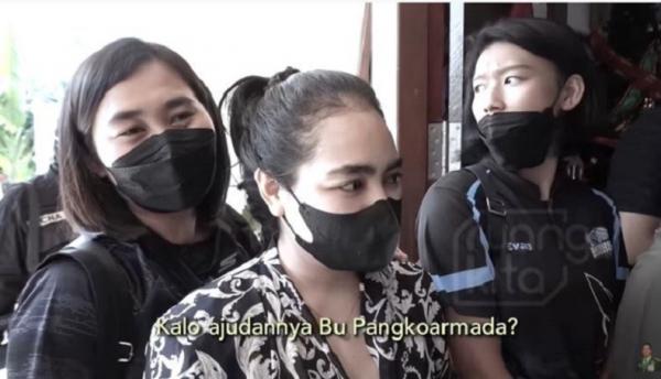 Para ajudan istri perwira tinggi TNI. (Foto Youtube Jenderal TNI Andika Perkasa).