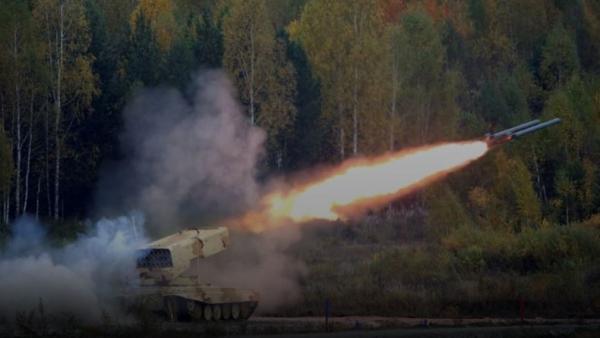 Senjata Rusia yang bisa menjadi kiamat dunia, salah satunya Tank TOS-1 Buratino. (Foto: Reuters)