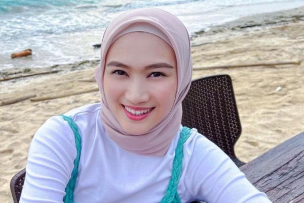 Melody Laksani ig Melody Laksani berbagi cerita pengalaman menjalankan ibadah di bulan Ramadan. (Foto: IG)
