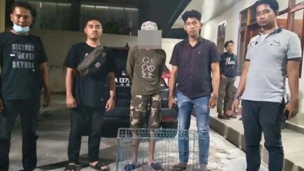 penjual kukang Pelaku penyelundupan dan penjual kukang di Agam, Sumbar (Antara)