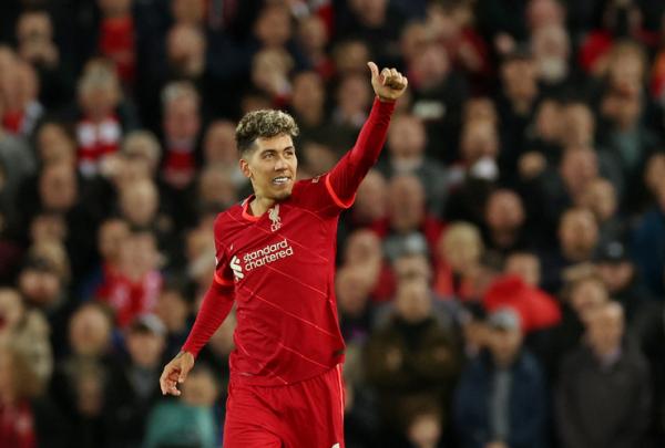 Striker Liverpool, Roberto Firmino Striker Liverpool, Roberto Firmino merayakan gol ke gawang Benfica dalam laga leg kedua babak 8 besar Liga Champions 2021/2022 di Stadion Anfield, Kamis (14/4/2022). (Foto: REUTERS)