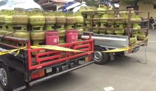 elpiji subsidi Barang bukti elpiji 3 kg yang dioplos ke tabung 12 kilogram nonsubsidi. (Foto: iNews.id/Rahmat Ilyasan).