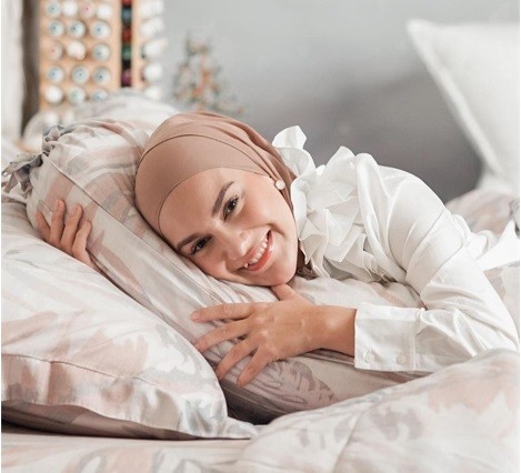 Artis yang Berhijab Setelah Memiliki Anak. (Foto: Instagram)