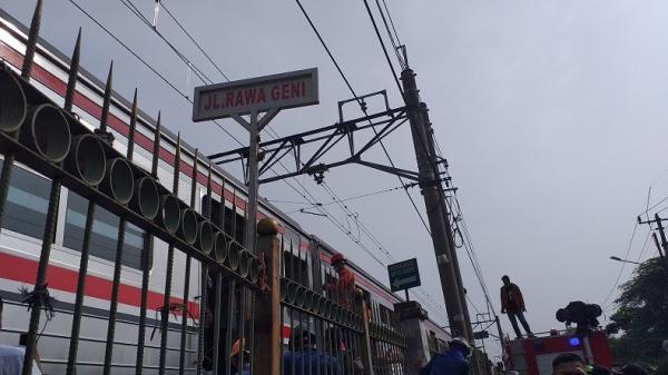 Perjalanan KRL masih terganggu (Foto : Adhita Dian)