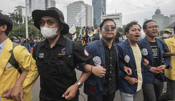 Mahasiswa hingga K-Popers Demo Tolak PPN 12 Persen di Depan Istana Hari Ini