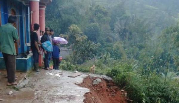 Longsor Dan Banjir Bandang Terjang KBB, 80 Jiwa Diungsikan Ke Tempat Aman