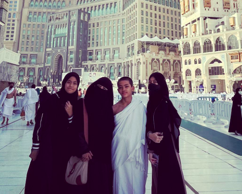 Artis yang Melaksanakan Umroh Menjelang Bulan Suci Ramadhan 2022. (Foto: Instagram)