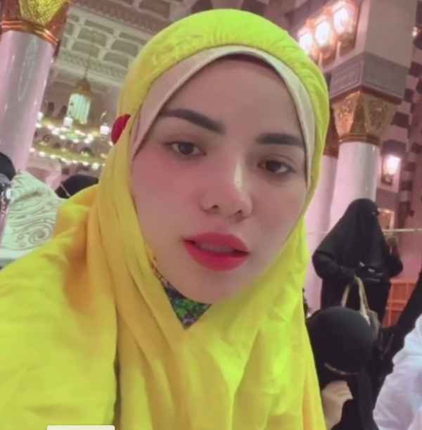 Artis yang Melaksanakan Umroh Menjelang Bulan Suci Ramadhan 2022. (Foto: Instagram)