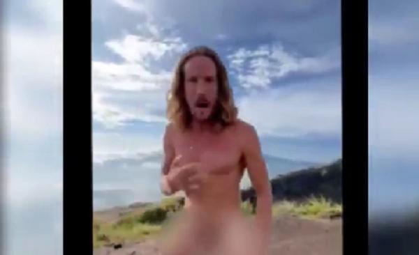 Bule Telanjang Gunung Batur Tangkapan layar video bule telanjang di Gunung Batur, Bali. (Foto: Ist)