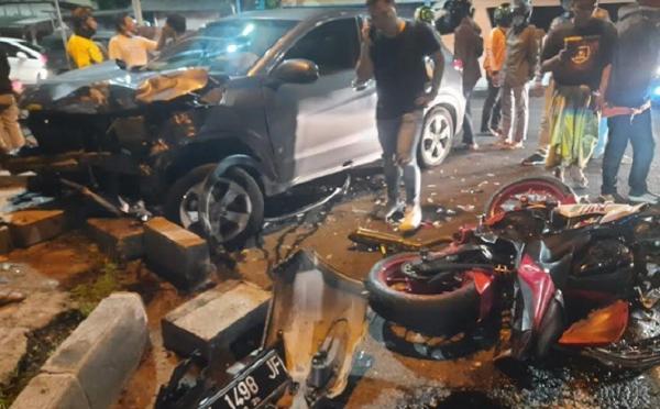 Kecelakaan di Jimbaran, Moge Hantam Mobil hingga Ringsek