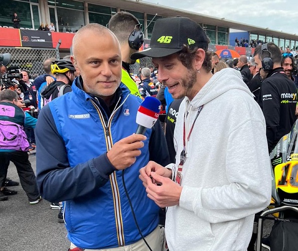 Valentino Rossi Senang Banget Balik ke Paddock MotoGP usai Pensiun: Makan Jadi Lebih Enak