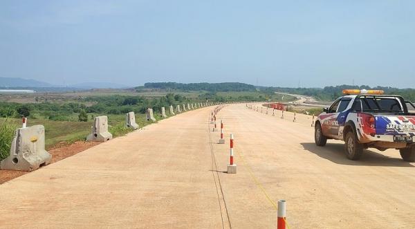 Tol Japek II Selatan Jalan Tol Jakarta-Cikampek (Japek) II Selatan seksi 3 siap dibuka secara situasional untuk mendukung kelancaran arus balik dari arah Bandung. (Foto: Iqbal Dwi Purnama/MPI)