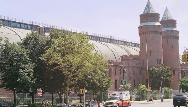Gudang senjata terbesar di dunia salah satunya Kingsbridge Armory. (Foto: Wikipedia)