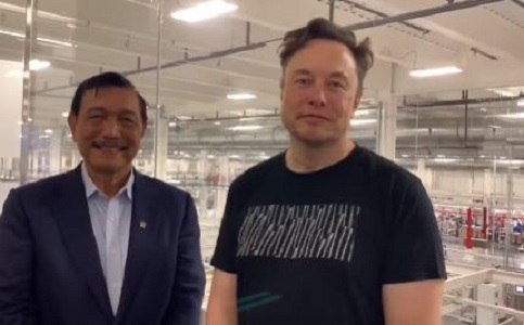 Luhut Bertemu Elon Musk di Markas Tesla, Ini Sejumlah Hal yang Dibahas 
