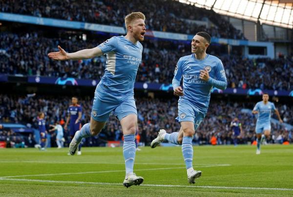 Man City vs Real madrid De Bruyne Kevin De Bruyne mencetak gol cepat ke gawang Real Madrid dalam laga leg pertama semifinal Liga Champions 2021/2022. Gol De Bruyne itu jadi tercepat di semifinal (foto:  REUTERS/Craig Brough).