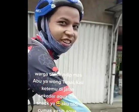 Pemudik asal Tegal nekat gowes sepeda demi bisa berlebaran di kampung halaman. (Foto: ist/TikTok)