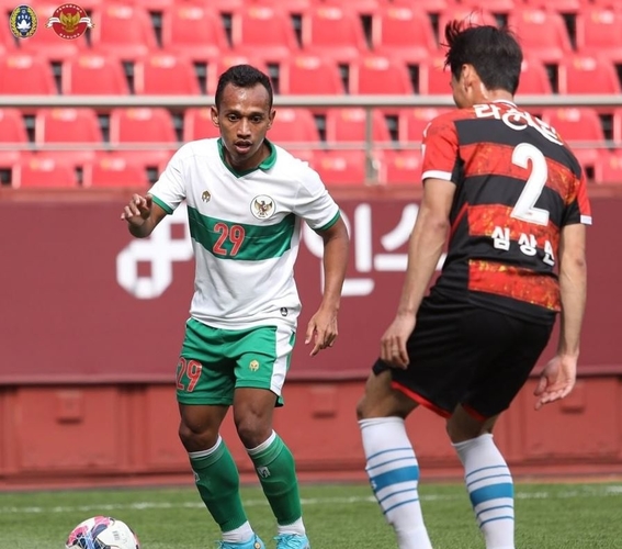 Winger Timnas Indonesia U-23, Irfan Jaya Winger Timnas Indonesia U-23, Irfan Jaya mencetak satu gol saat melakoni laga uji coba melawan Daejon Hana Citizen di Daejon World Cup Stadium, Rabu (27/4/2022). (Foto: Instagram/@pssi)