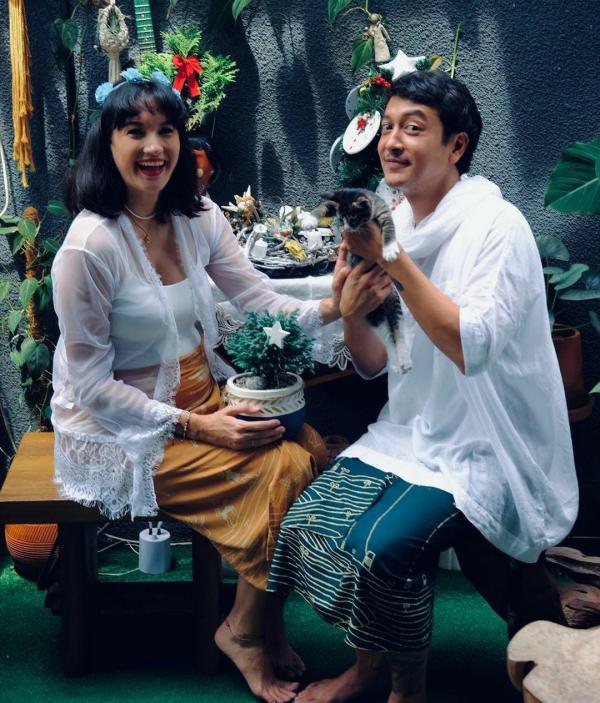 Artis Pria Tampan yang Menikah dengan Wanita Lebih Tua. (foto: Instagram)