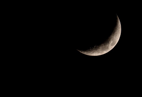 Hilal atau bulan sabit merupakan fenomena alam. (Foto: ist)