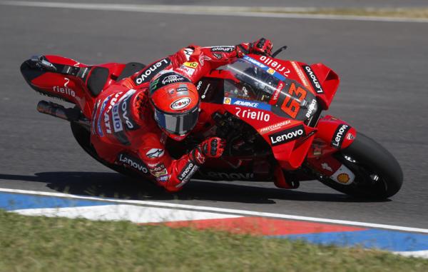 Pembalap tim Ducati Lenovo, Francesco Bagnaia pole position kualifikasi MotoGP Spanyol 2022 di Sirkuit Jerez, Sabtu (30/4/2022). (Foto:  REUTERS/Agustin Marcarian)
