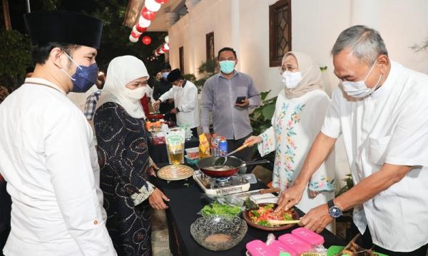 Jalin Keakraban, Gubernur Khofifah Ajak Kepala OPD Salat Malam hingga Lomba Masak Menu Sahur