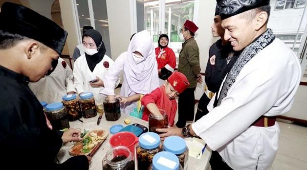 Hari Bumi, Perguruan Silat Se-Jabodetabek Ikut Pelatihan Eco Enzyme di Zona Madina Dompet Dhuafa