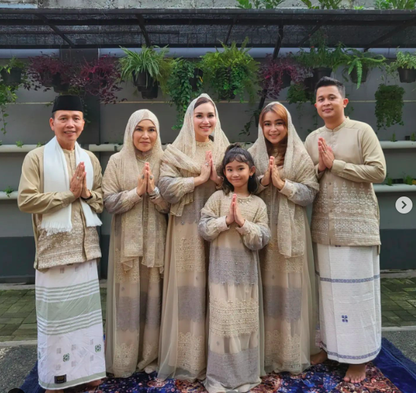 Potret Artis Lebaran bareng keluarga. (Foto: Instagram)