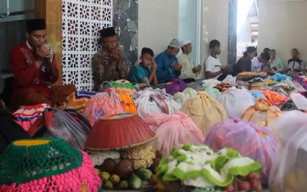 Tradisi Unik Warga Muslim di Tribulaka Sasak saat Idul Fitri (Foto: iNews/Yunda Ariesta)