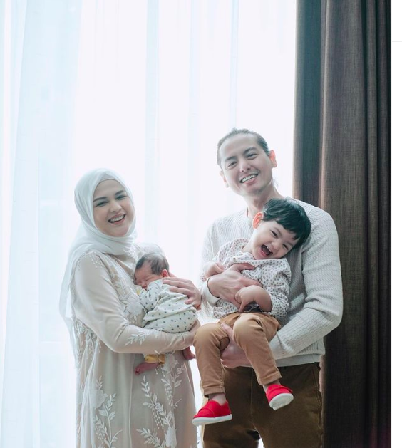 Screen Shot 2022 05 03 At 11 34 11 Deretan Artis Mualaf Merayakan Lebaran. (Foto: Instagram)