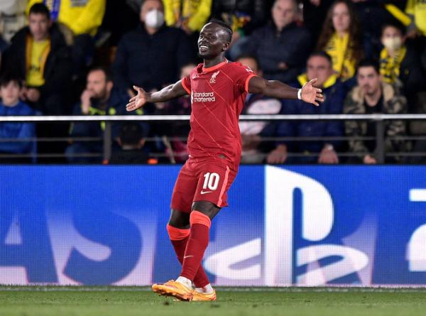 Striker Liverpool, Sadio Mane Striker Liverpool, Sadio Mane merayakan gol ke gawang tuan rumah Villarreal laga leg kedua semifinal Liga Champions 2021/2022 di Stadion de la Ceramica, Rabu (4/5/2022). (Foto: REUTERS/Pablo Morano)