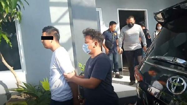 Oknum polisi yang ditangkap Polda Kaltara diduga pemilik tambang emas ilegal. (Foto: iNews/Usman Coddang)