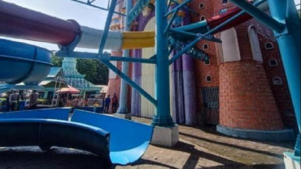 Waterpark Kenjeran Seluncuran Waterpark Kenjeran Surabaya ambrol menyebabkan belasan orang terluka. (Foto: ist)