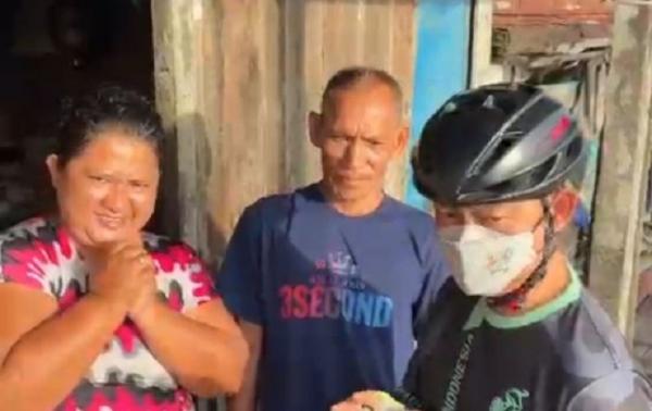 Wali Kota Pontianak Edi Rusdi Kamtono disuguhi kopi dan kacang. (Foto: Pemkot Pontianak)