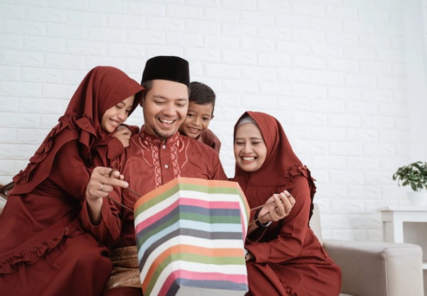 Baju baru saat Lebaran Ilustrasi beli baju baru saat Lebaran