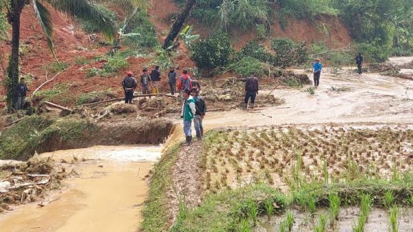 6 Kecamatan di KBB Diterjang Tanah Longsor, Banjir Bandang, dan Puting Beliung