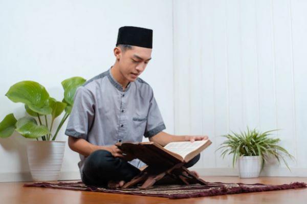 Keutamaan Surat Al Kahfi Dibaca Di Malam Jumat Beserta Haditsnya