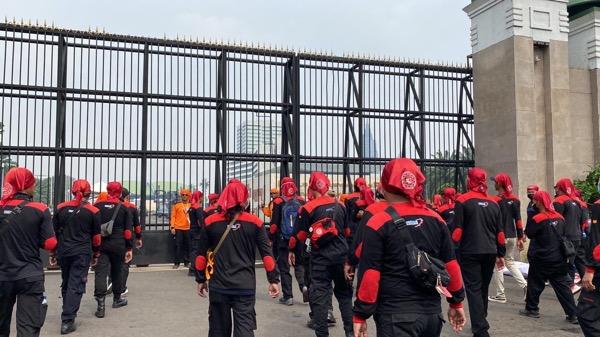 Buruh Ancam Mogok Kerja 3 Hari 3 Malam Jika Omnibus Law Ciptaker Disahkan Buruh Ancam Mogok Kerja 3 Hari 3 Malam Jika Omnibus Law Ciptaker Disahkan
