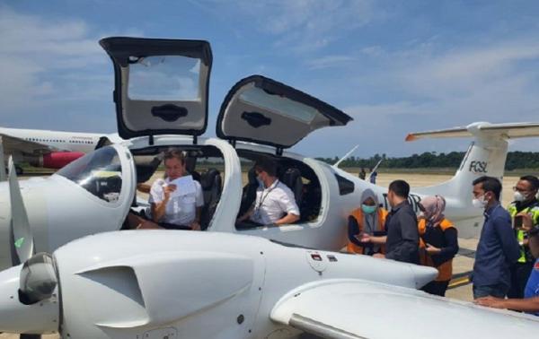 Pesawat asing mendarat di Batam, Kepulauan Riau diawaki oleh 3 WNA Inggris. (Foto: ANTARA)