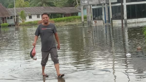 Air Laut Pasang, Puluhan Rumah dan Jalan Raya Mentawai Tergenang Banjir