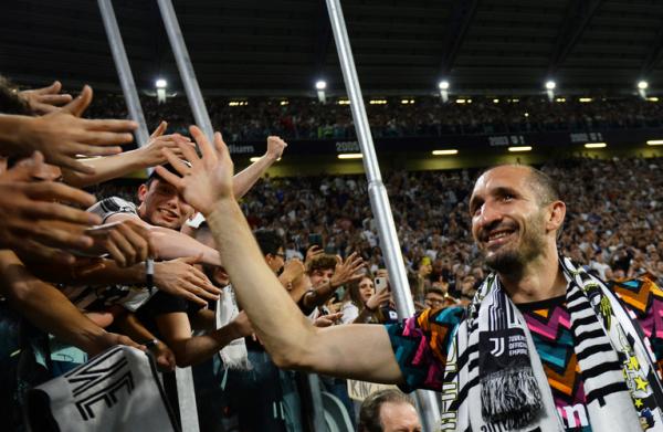 Giorgio Chiellini laga Liga Italia 2021/2022 di Stadion Allianz, Turin, Selasa (17/5/2022). (Foto: REUTERS/Massimo Pinca)