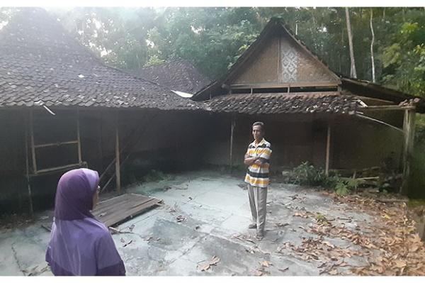 Salah satu rumah yang digunakan untuk syuting film KKN Desa Penari. ( Foto : MPI/erfan erlin)