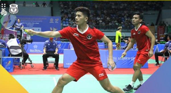 Pramudya Kusumawardana/Yeremia Erich Ganda putra Indonesia Pramudya Kusumawardana/Yeremia Erich mengalahkan duo Thailand, Chaloempon Charoenkitamorn/Nanthakarn Yordphaisong 21-16, 12-21 dan 16-21. (Foto: Twitter/@INABadminton)