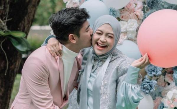 Ria Ricis dan Teuku Ryan umumkan jenis kelamin calon bayi. (Foto: IG)