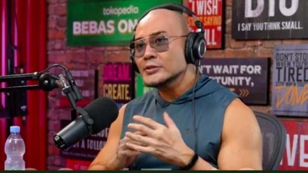 Deddy naik haji Deddy Corbuzier. (foto: Instagram)