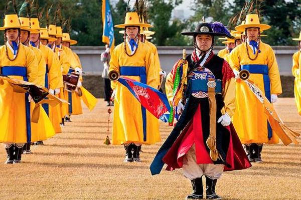 Seragam Militer Korsel Seragam militer Gugunbok di Korea Selatan. (Foto: Dok. SINDOnews)