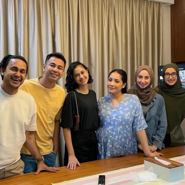 Artis Indonesia yang Tetap Cantik saat Mengenakan Daster. (Foto: Instagram)