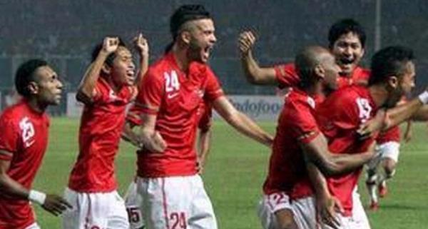 Titus Bonai (paling kiri) dan Andik Vermansah (kedua dari kiri) saat masih membela Timnas Indonesia. (Foto: Ist)